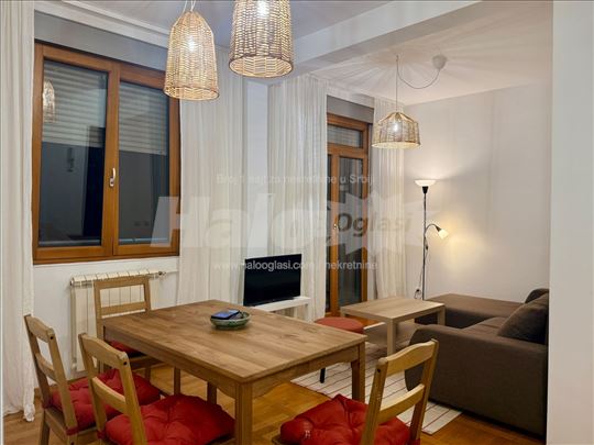 Vukov Spomenik, 47 m²