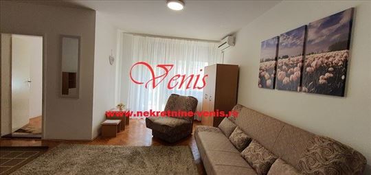 CENTAR ul.Kosovska 44 m2 - 320 Evra