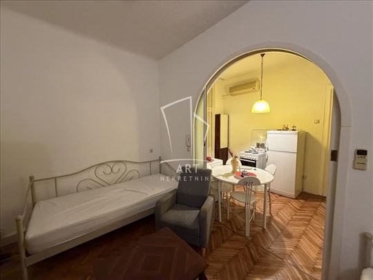 Centar, Vojvode Milenka, mali salonski stan ID#135