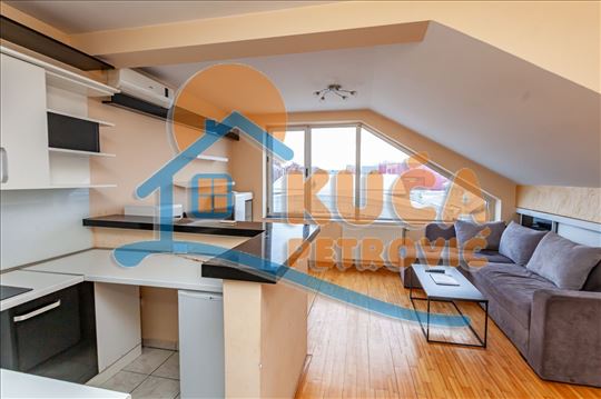 Dva  stana  u  jednom, Vizantijski bulevar kod Rod