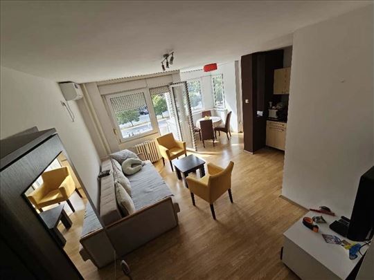 Dvosoban stan na Bulevaru oslobođenja