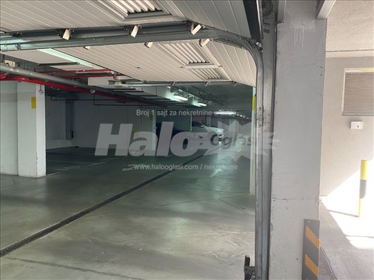 Izdajem garažu Uroša Martinovića, Savada/A blok