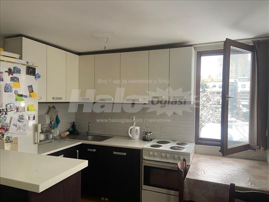 Izdajem stan na Banjici kod TC