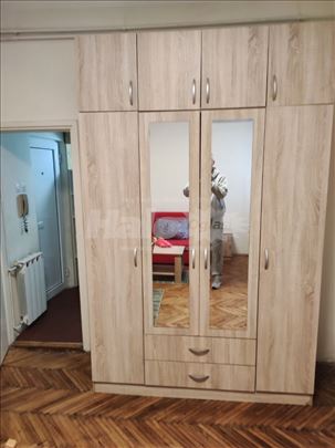 Izdajem stan u najuzem centru