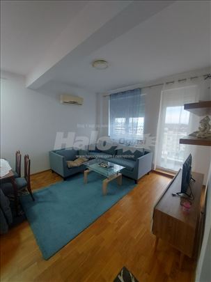 Izdajem stan u zgradi DM a iza Vera na Zarkovu