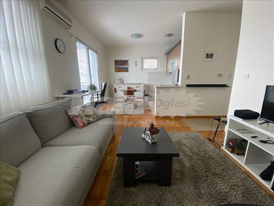 Izdajem stan Voždovačka crkva