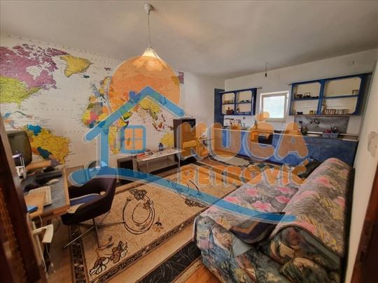 Kuća u naselju B.Bjegović, 309 m2, na placu od 240