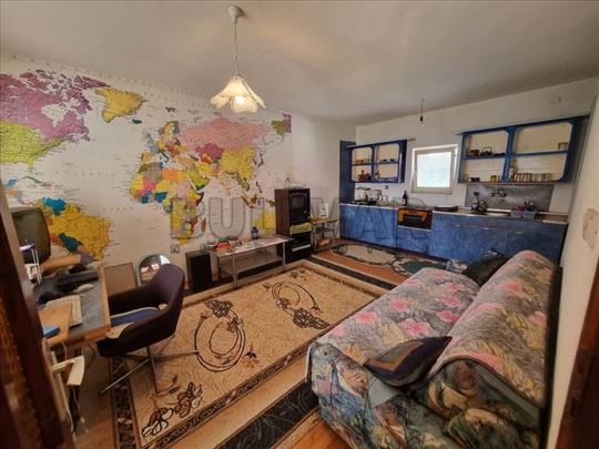 Kuća u naselju B.Bjegović, 309 m2, na placu od 240