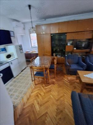 Na prodaju dvoiposoban stan, 70m2, kod Vojne bolni