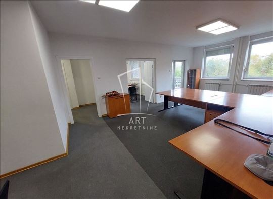 Novi Beograd, odličan poslovni prostor, namešten I