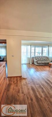 Odličan 4.0-sa garažnim mestom