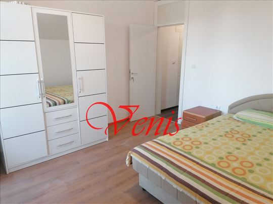 PETROVARADIN 33 m2 - 280 Evra sa troškovima 