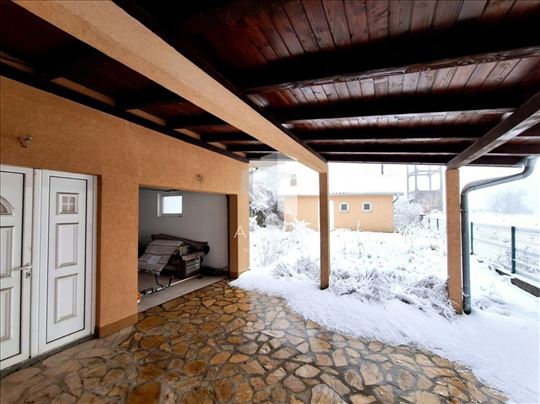 Porodična kuća u centru Ralje - Kvalitetna gradnja