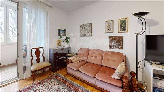 Prazan stan na Karaburmi, uknjizen, vlasnik