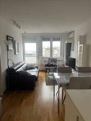 Prelep namešten 1.5 stan nadomak Kalenić pijace