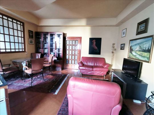 Prodajemo jednoiposoban stan, Centar, 36m²