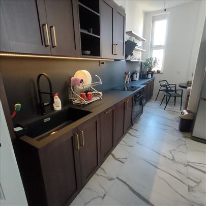 Prodajemo petosoban stan, Cvetni Trg, 188m²