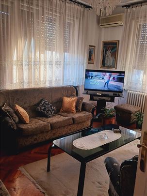 Prodajemo troiposoban stan, Hram Svetog Save, 84m²