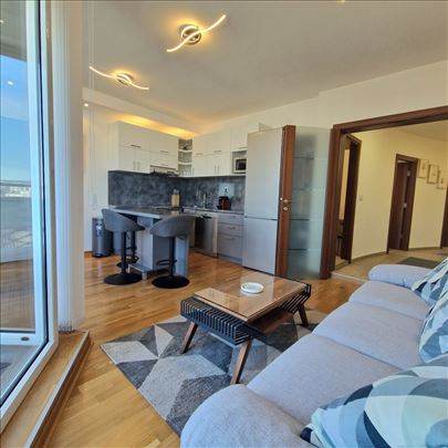 Prodajemo trosoban stan, Trg Republike, 60m²