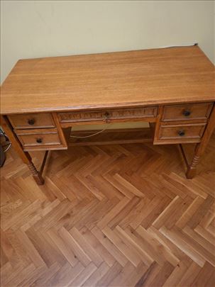 Radni sto sa fijokama