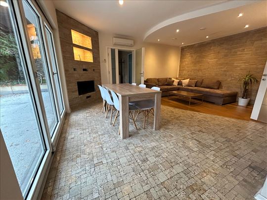 Senjak, ograđena kuća sa velikom baštom preporuka!