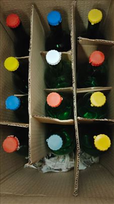 Staklene flaše, prazne različite boje i kapaciteta