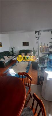 Titel, stan u centru 80m2 + garaža