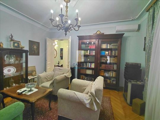 Trosoban salonac sa garažom i ostavom Autokomanda