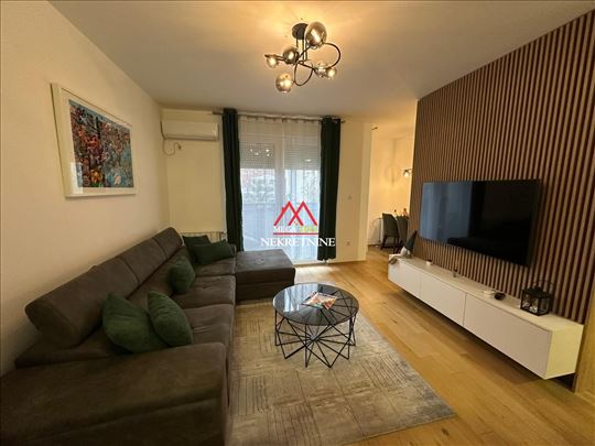 Trosoban stan - 80m2 - Rotkvarija/Socijalno