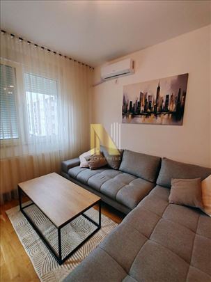 Dvosoban Stan U Square Gardenu