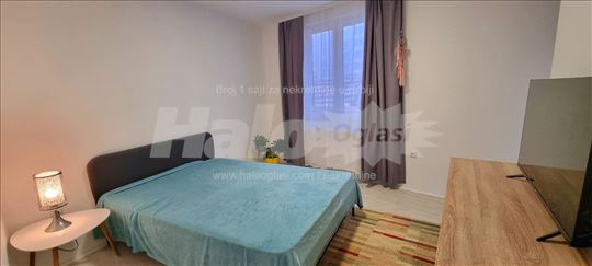 Exkluzivno - novo- neuseljavan- strogi centar