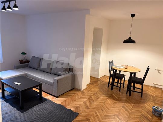 Majke Jevrosime, Top lokacija 30m2