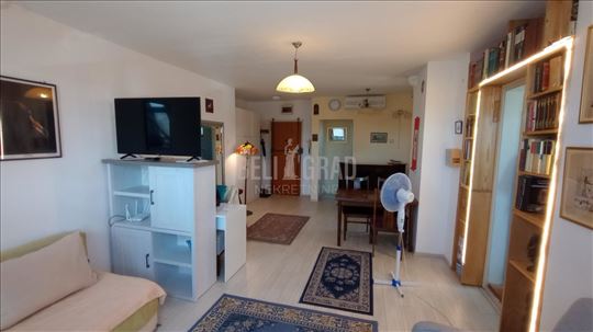 Lep stan na Dunavskom keju