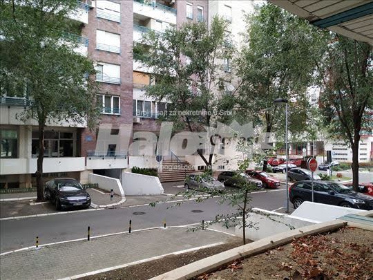 Lokal, izlog, 62km, Arena, dupleks, bez posrednika