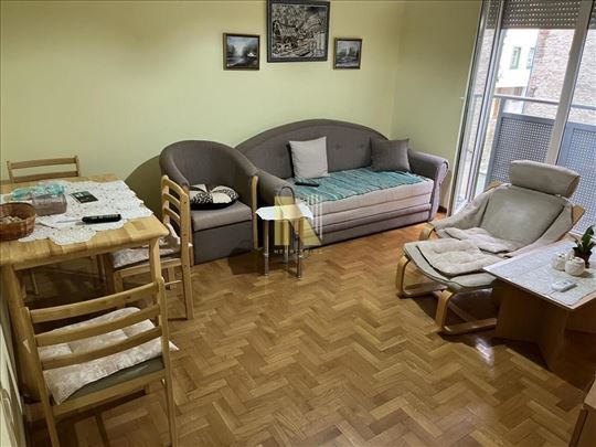 Namešten jednoiposoban stan u Centru