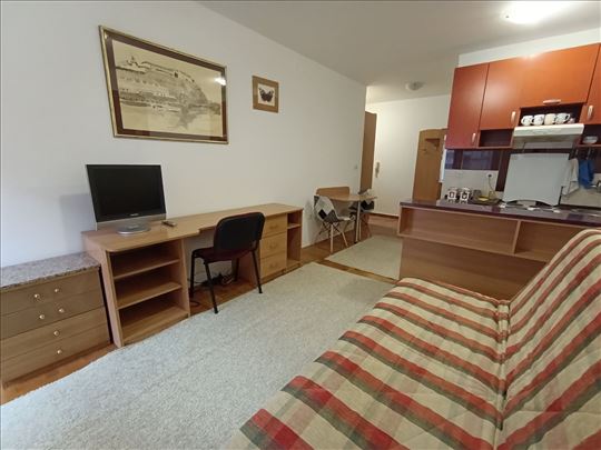 Nameštena garsonjera kod socijalnog