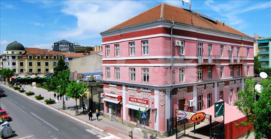 Намештена гарсоњера у строгом центру Јагодине