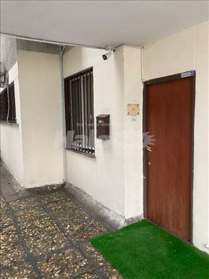 Poslovni prostor 77 m2 sa garazom, N.Bg kod Arene