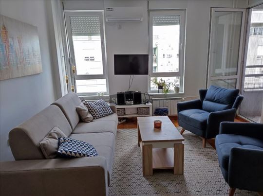 Renoviran, useljiv, moderan