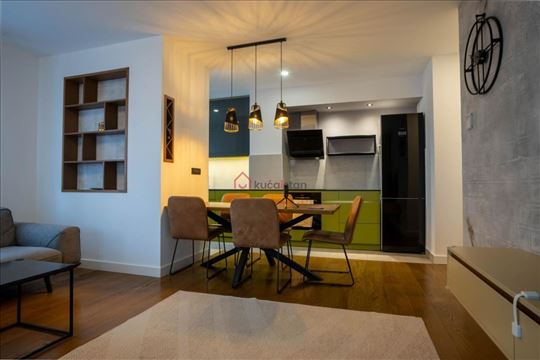 Savršen raspored. Fenomenalna lokacija. Garaža!