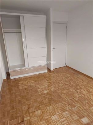 Trosoban, renoviran, polunamešten stan