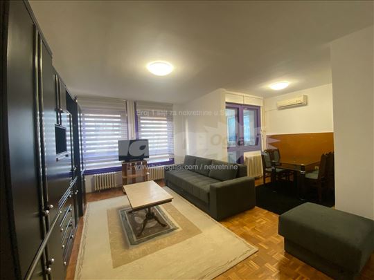 Dvosoban namešten stan, Čukarička padina