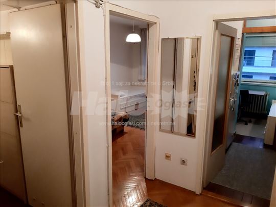 Jednoiposoban, kod Vuka, za studentkinje