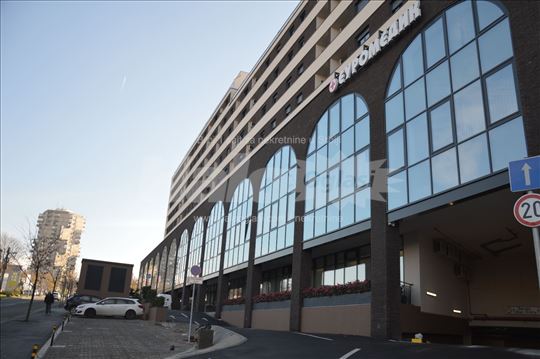 Pored hale Pionir, neuseljavan, namešten 2.5 soban