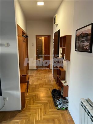 Prodajem dvosoban stan na Crvenom Krstu