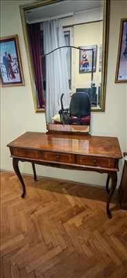 Stilski toaletni sto za sminkanje