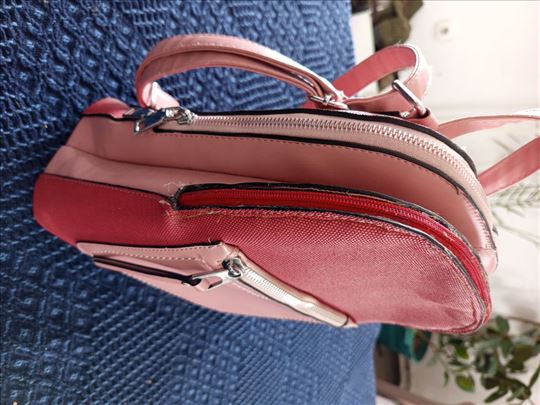 Ženski ranac / torba – solidno očuvan