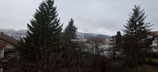 2.5 sa parking mestom