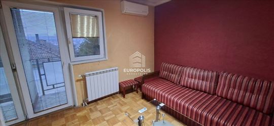 2.5 sa parking mestom