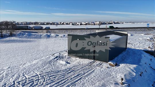Batajnica uz auto put za N.Sad 150 kvadrata